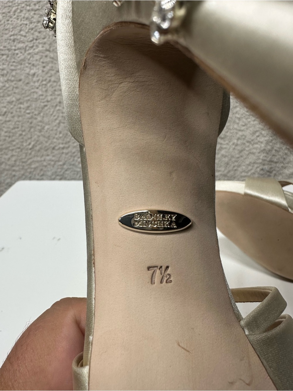 Badgley Mischka Size 7.5 Ivory Satin Crystal Embellished Bridal Heels - Picture 5 of 7